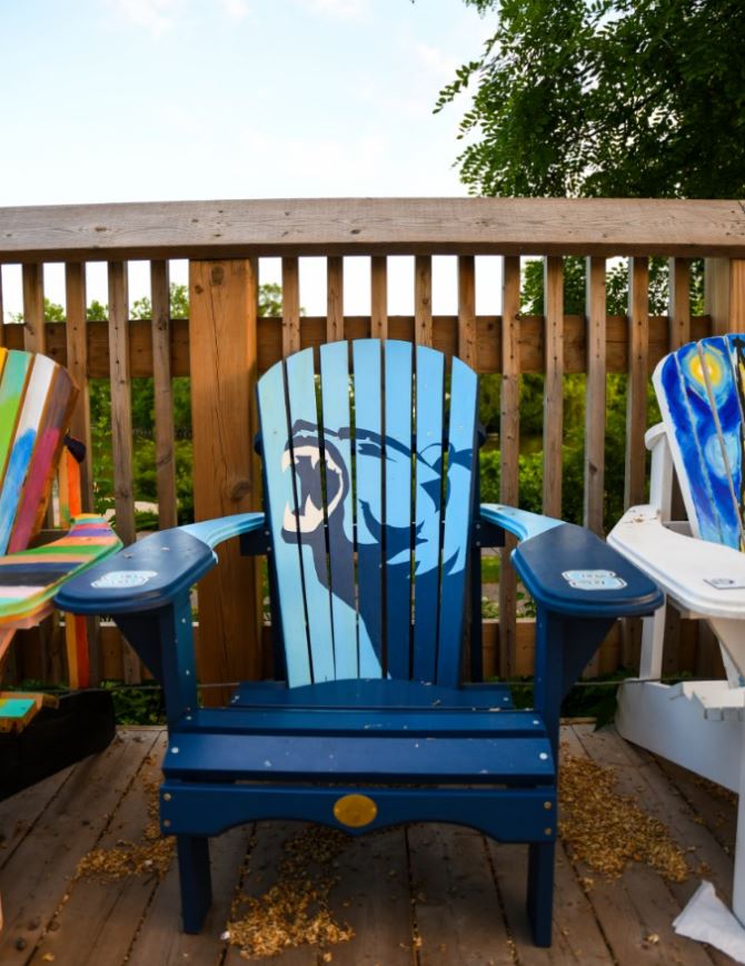 sheridancollege's tweet photo. #DYK Double Blue Friday edition - Members of the @sheridanbruins team designed and painted a Muskoka chair that will live in @Bronte_Oakville Harbour throughout the summer.
Head to Facebook to vote our chair best of all ๐: https://t.co/caPf4ALijp
#DBLFriday #AtHomeInBronte https://t.co/NTRlKol6N2