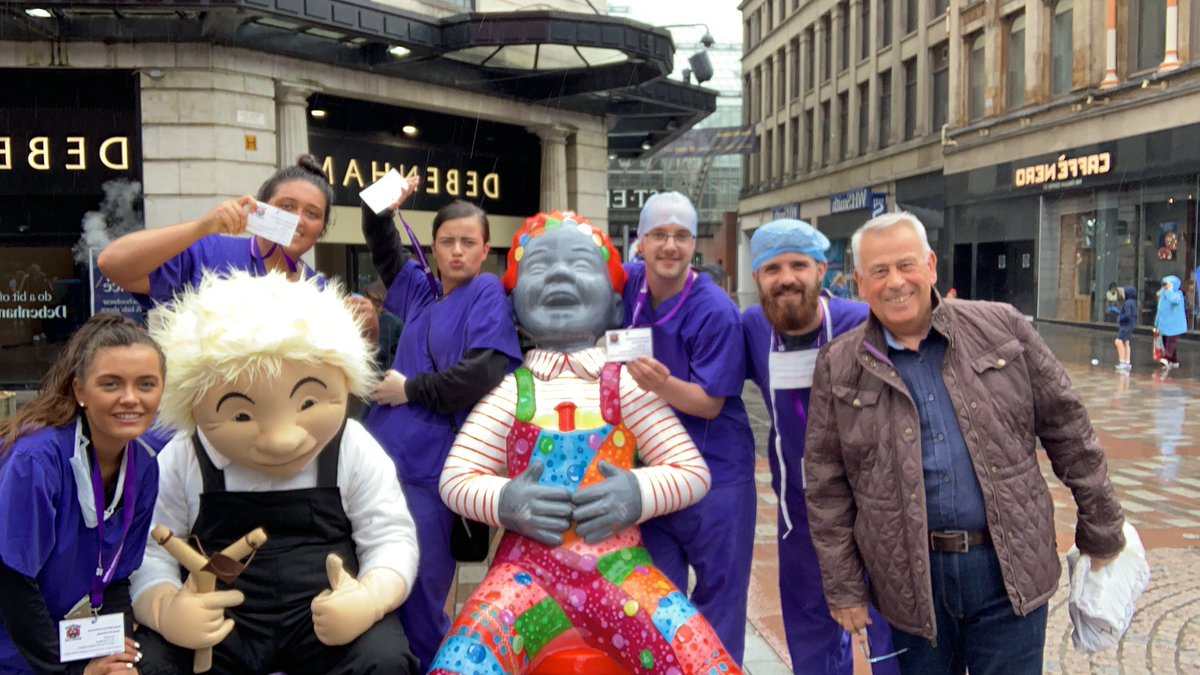 wullie_s's tweet photo. Where’s Wullie at Scott’s Snashters #OorSelfie @OWBIGBucket @GCH_Charity @StEnochCentre  @Glasgow_Live @GlasgowCC keep bumping into Oor Wullie on Oor travels https://t.co/Y4Ruyg8YT6