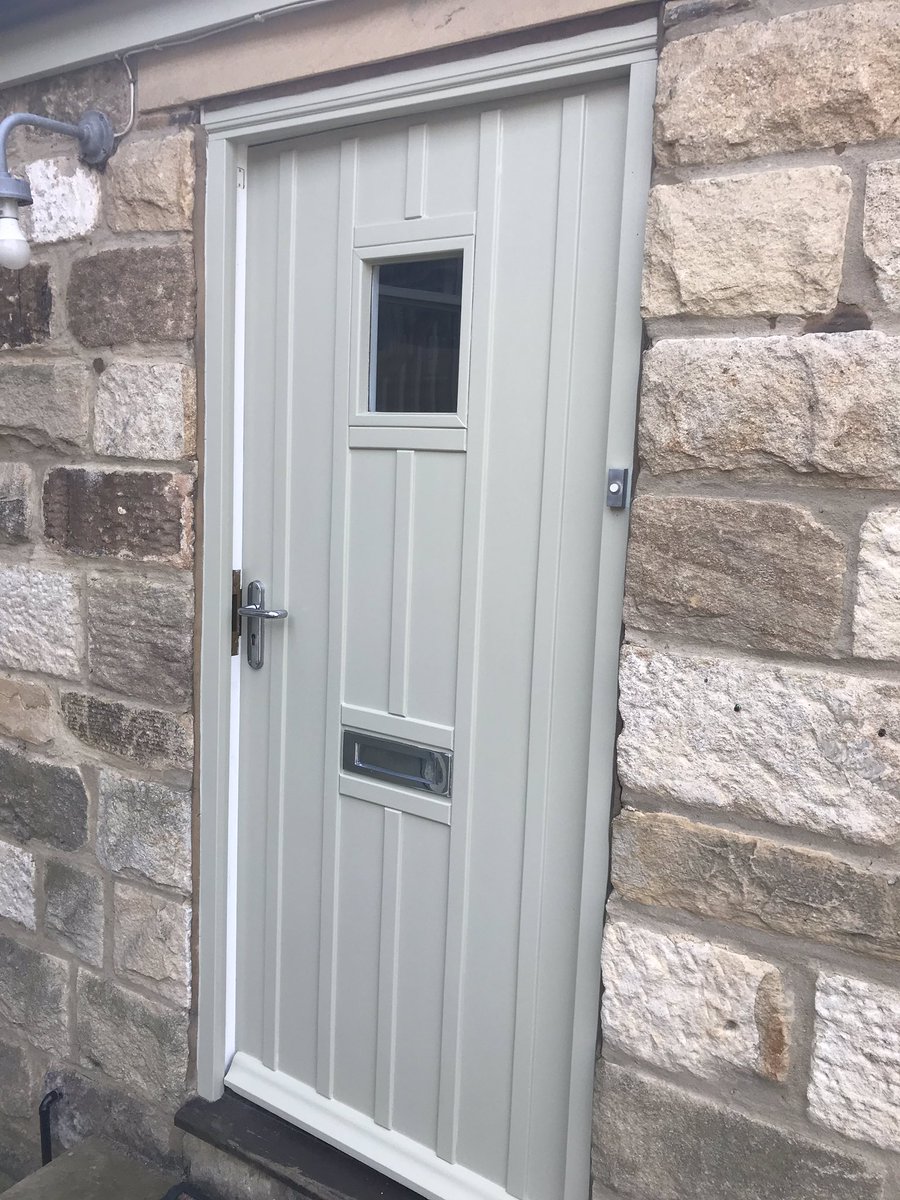 dedecorating9's tweet photo. @thedeccentre @eicopaintsCo exterior woodwork complete in grepp v and eico allterior satin 🔥 https://t.co/wvEtiF1jON