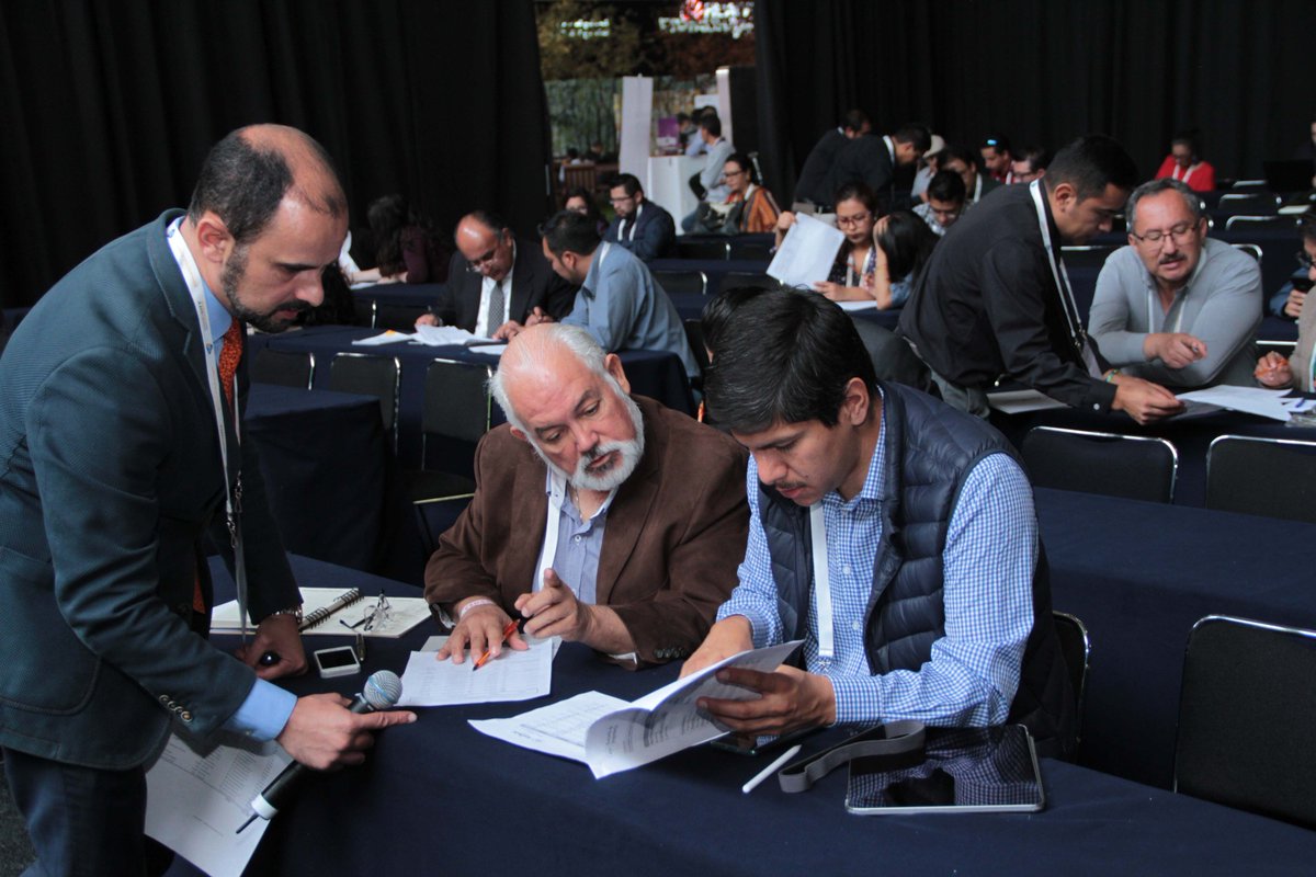 UAnahuacPuebla's tweet photo. #Galería Workshop: Cálculo del caudal del agua en una ciudad. Mtro. Antonio Humberto Díaz Cid. “La fila de las personas sin acceso al agua potable, llegaría a la Luna y de regreso” #SmartCity19 #OrgulloAnáhuac #SCELC19 https://t.co/f0RR3pmSvS https://t.co/UxngakjpOA