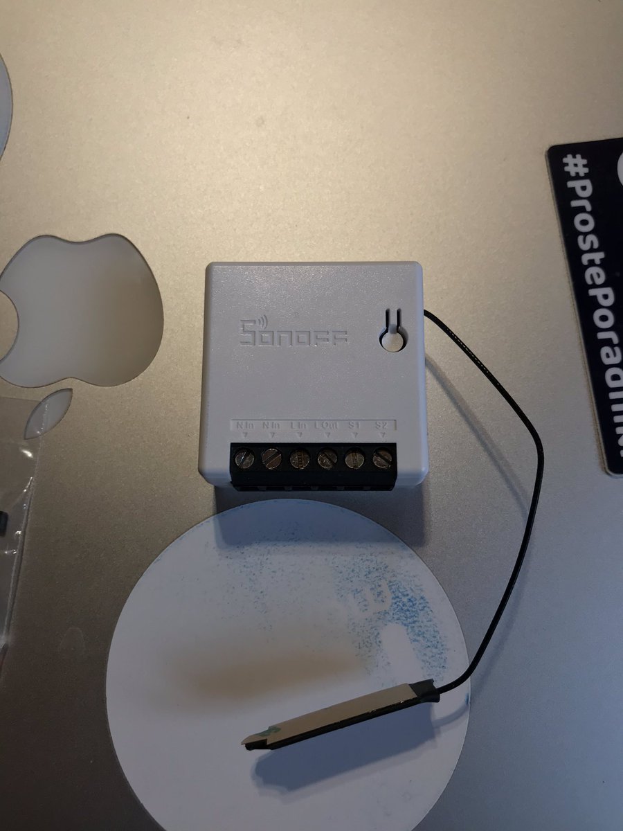 MacWyznawca's tweet photo. #SonoffMini od @ITeadstudio już przeprogramowany 😉 trochę trudno, ale obeszło się bez lutowania! #pierwszyPolak #ioT #SmartHome https://t.co/Ugyxq28STQ