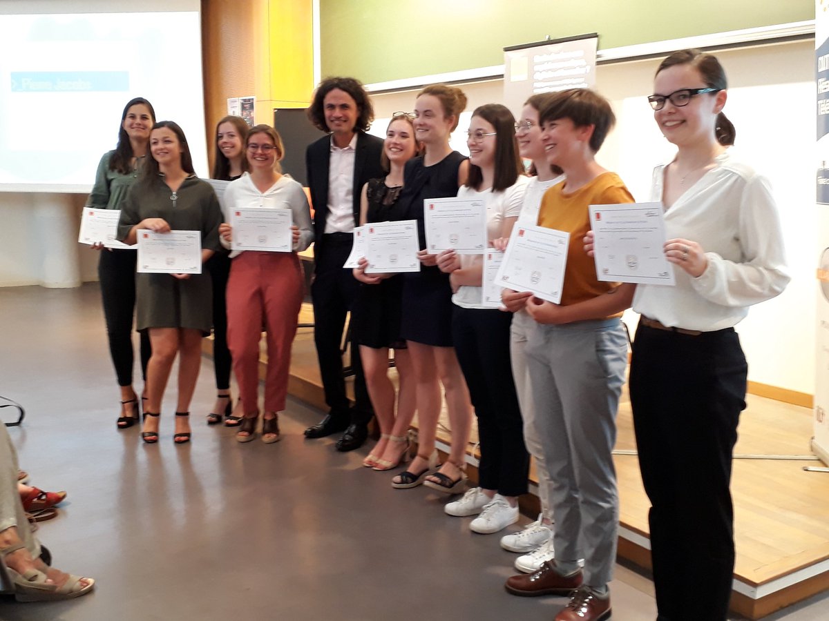 pascalDOuest's tweet photo. #SaintMalo @JacobsPierre Directeur Orange Grand #Ouest salue la réussite de la 1ere promo "Filles du Numérique", en partenariat avec @IUTSAINTMALO et @acrennes. Bravo aux lauréates qui pour la plupart vont poursuivre en écoles d'ingénieurs, en alternance chez #orange 😊 https://t.co/JkRvlVBcBx