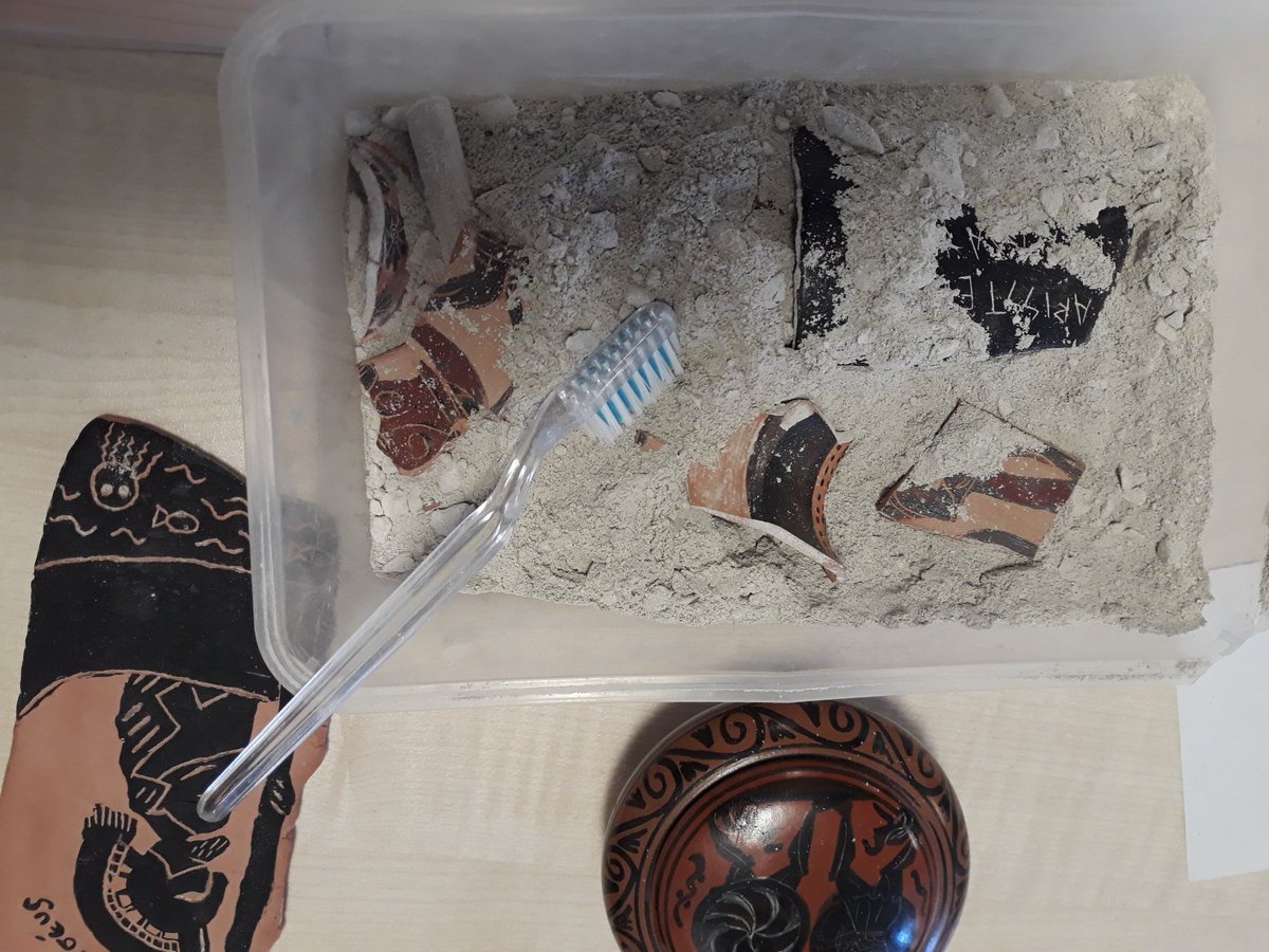 #PublicClassics in room 802, now with added excavation options... #FIECCA2019 #classics #pottery