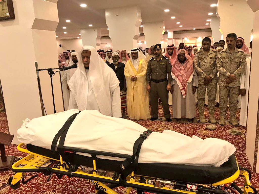 #محافظ_بيش يتقدم المصلين على #الشهيد_الجندي_احمد_البيشي بمركز #مسلية..
jazan.gov.sa/Pages/News-exa…
#شهداء_الوطن 
#شهداء_الواجب 
#جازان