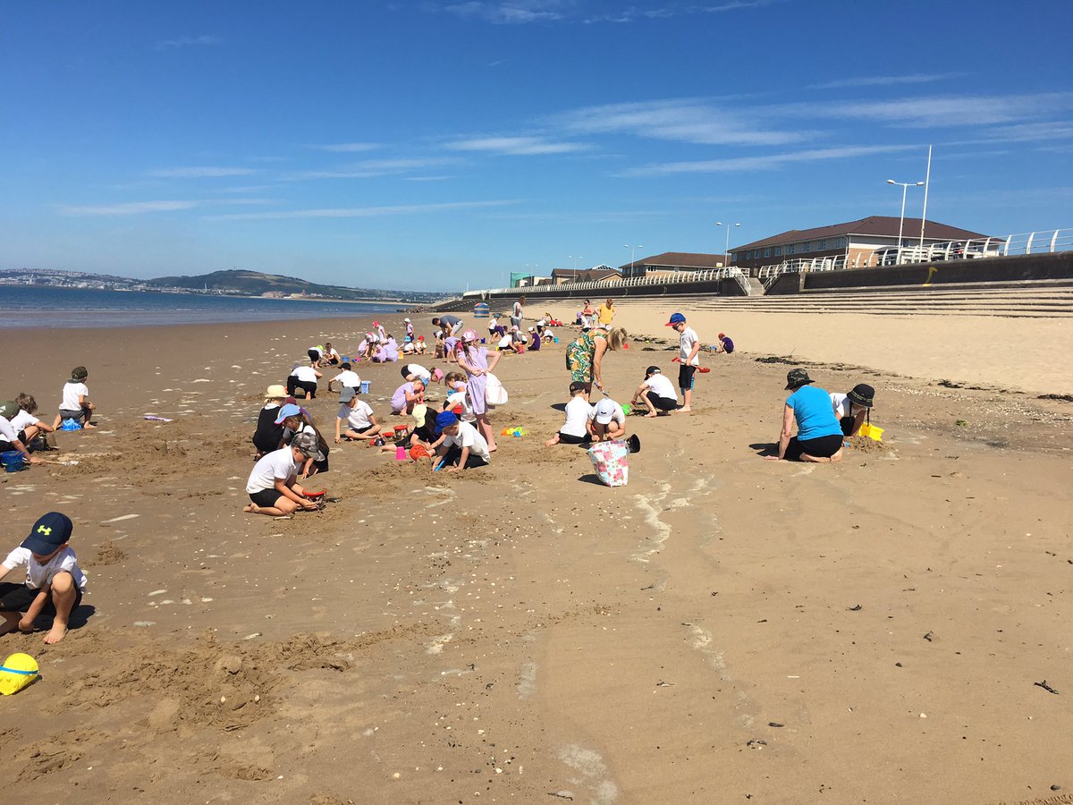 YBB_Y1's tweet photo. Beach visit ⛱ we’ve had a fabulous day not far from our doorstep. Sandy toes and sculptures 🦀😎 @YBB_Year1_2 #beachvisit #funwithfriends #outdoorlearning https://t.co/17h4hQe8d0