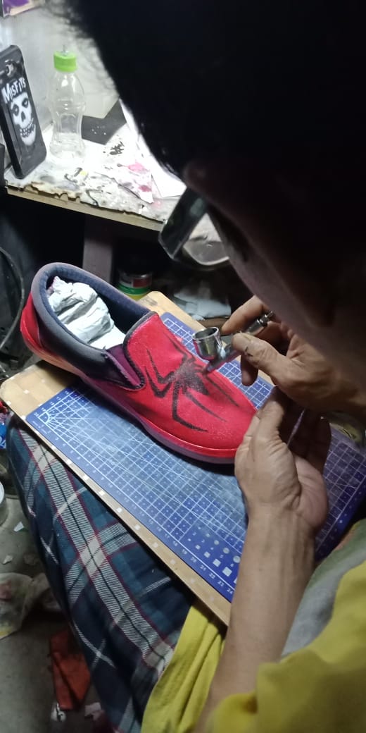 sneezinaftersex's tweet photo. Temen2 twitter.. minta tolong, gw gabisa ngetik yang bikin banyak Retweet intinya Ayah gw open order lukis sepatu harga mulai dari 100k tergantung kesulitan. Ini contoh hasil lukisnya yang menggunakan Airbrush :D
Kalau berminat bisa langsung whatsapp yaa! 0821-1416-1488 makasih🙌 https://t.co/A8TsqIC6GV
