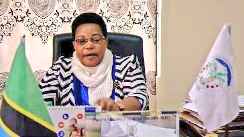 HAROUBTV3's tweet photo. Wateule wa Magufuli walaumiana mbele ya RC Albert Chalamila

"Ni DAS na DED wa Rungwe wachongeana kwa RC Chalamila kutokamilika Kwa wakati chumba cha kuhifadhia maiti kituo cha afya Ikuti.
Ujenzi wa chumba hiki umeanza juzi Banda ya Ded Loema kusikia unakuja
 "DAS Mnkondo Bendera https://t.co/XxPmNdpFnZ