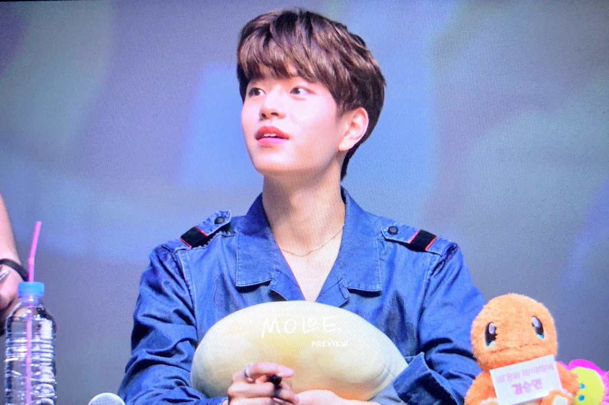 SeungminBRA's tweet photo. #PREVIEW | 05.07.19

Seungmin durante o fansign em Yongsan.

cr. mole0922

#SEUNGMIN #승민 #StrayKids #스트레이키즈 @Stray_Kids https://t.co/lAvp0DEhQa