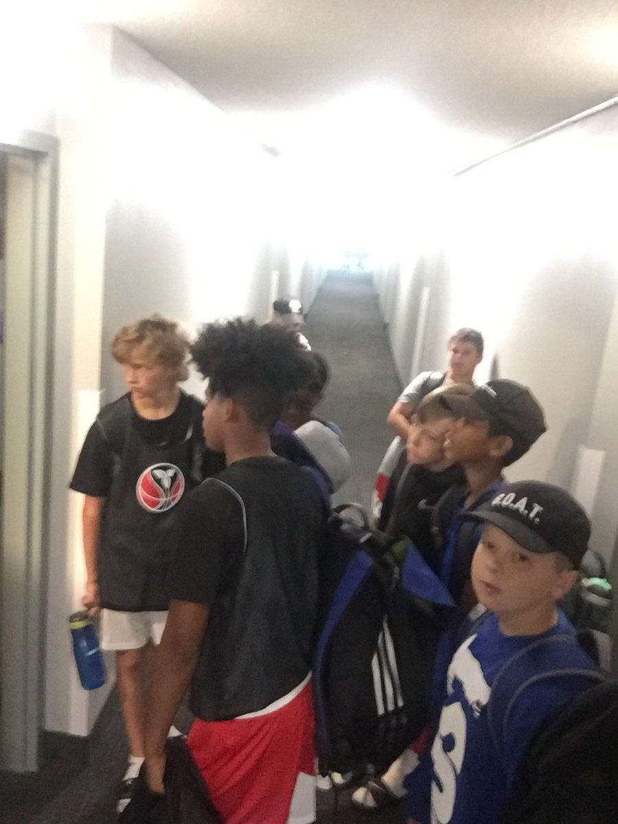 CoachGordN's tweet photo. Early mornings but the South Simcoe #OSDP2019 boys are ready for a great day of basketball! @TheBarrieRoyals @OBABBall @hawksoville @IEMBasketball https://t.co/dk3n41rYNQ