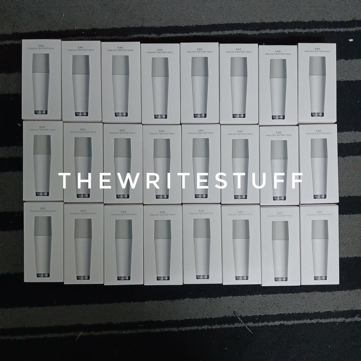 thewritestuff16's tweet photo. #twsupdates
Today received all battery pack and 9 lightsticks
This batch pc:
1 jongdae (finally!!)
2 sehun
3 chanyeol
3 kyungsoo
Another 24 reaching next week. And another 21 still haven't ship out π https://t.co/ChOyhxnHVJ