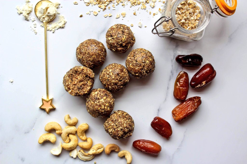 COOKIES &amp; CREAM PROTEIN BLISS BALLS 🍪💪 I re-created this recipe for <a href="/whitworths/">Whitworths</a> + <a href="/whey_box/">Whey Box</a> and it's the best bliss ball recipe I've tried! 😍👌whitworths.co.uk/recipes/cookie…