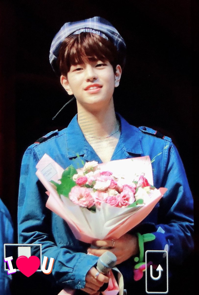 SeungminBRA's tweet photo. #PREVIEW | 05.07.19

Seungmin durante o fansign em Yongsan.

cr. somuch_min

#SEUNGMIN #승민 #StrayKids #스트레이키즈 @Stray_Kids https://t.co/Dq6xGi7J7R