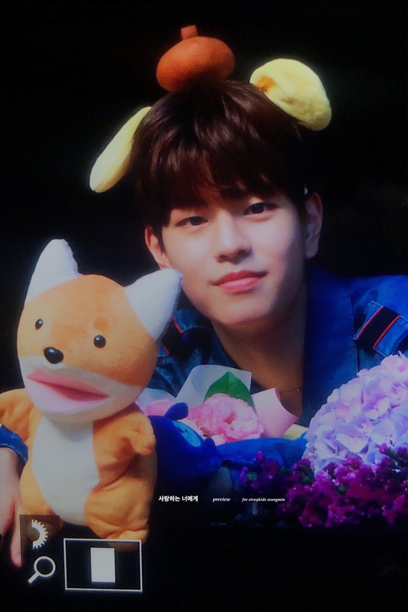 SeungminBRA's tweet photo. #PREVIEW | 05.07.19

Seungmin durante o fansign em Yongsan.

cr. mydearksm

#SEUNGMIN #승민 #StrayKids #스트레이키즈 @Stray_Kids https://t.co/3HCmdaMeeM