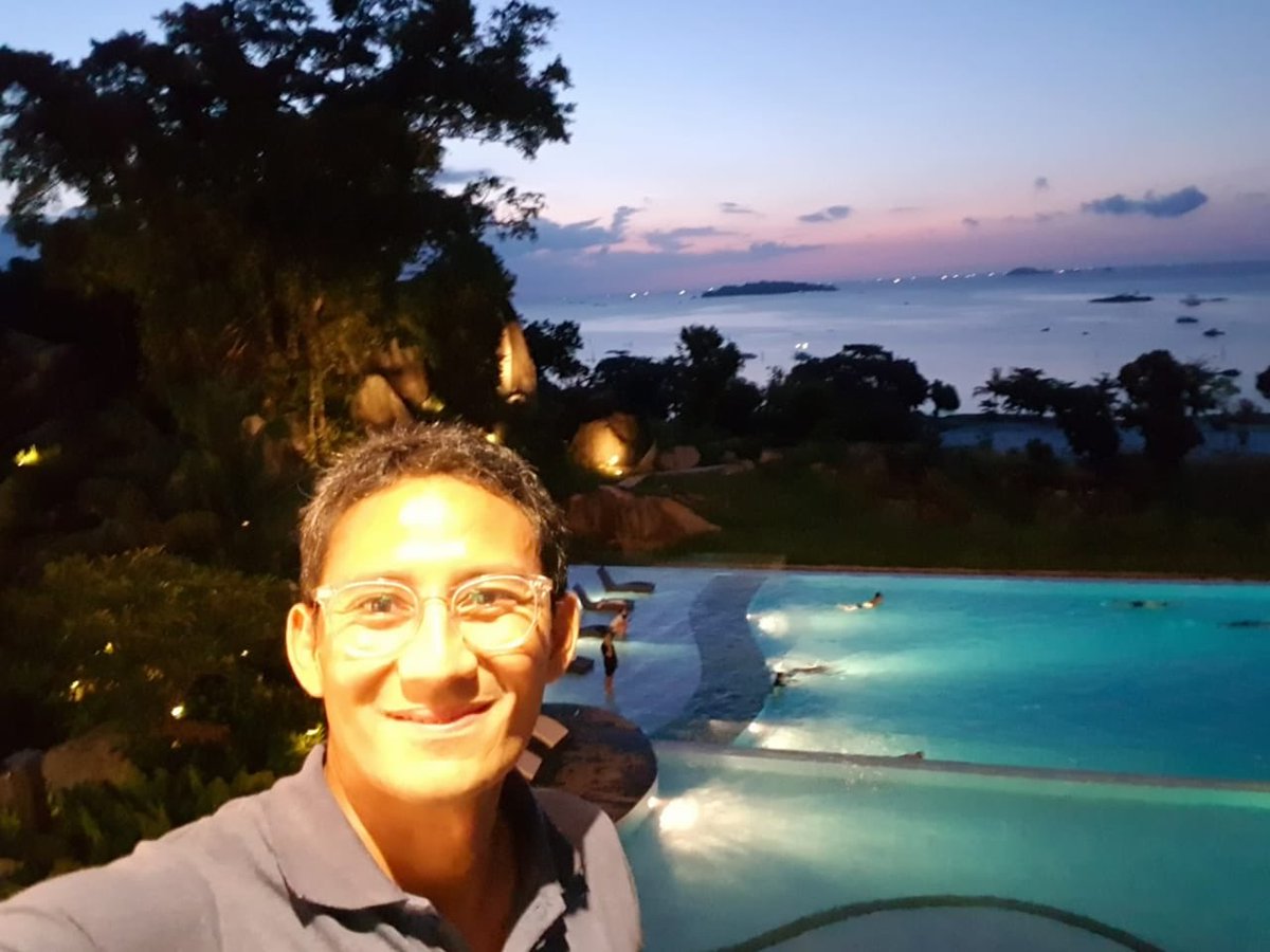 sandiuno's tweet photo. Tiba di Belitung. Pemandangan dari hotel begitu luar biasa indahnya. Kekayaan alam yang Allah berikan untuk negara kita patut kita syukuri. Kita manfaatkan sebaik-baiknya, salah satunya dengan menggeliatkan ekonomi di sektor pariwisata sehingga mampu membuka luas lapangan kerja. https://t.co/xnBwcV0dGX