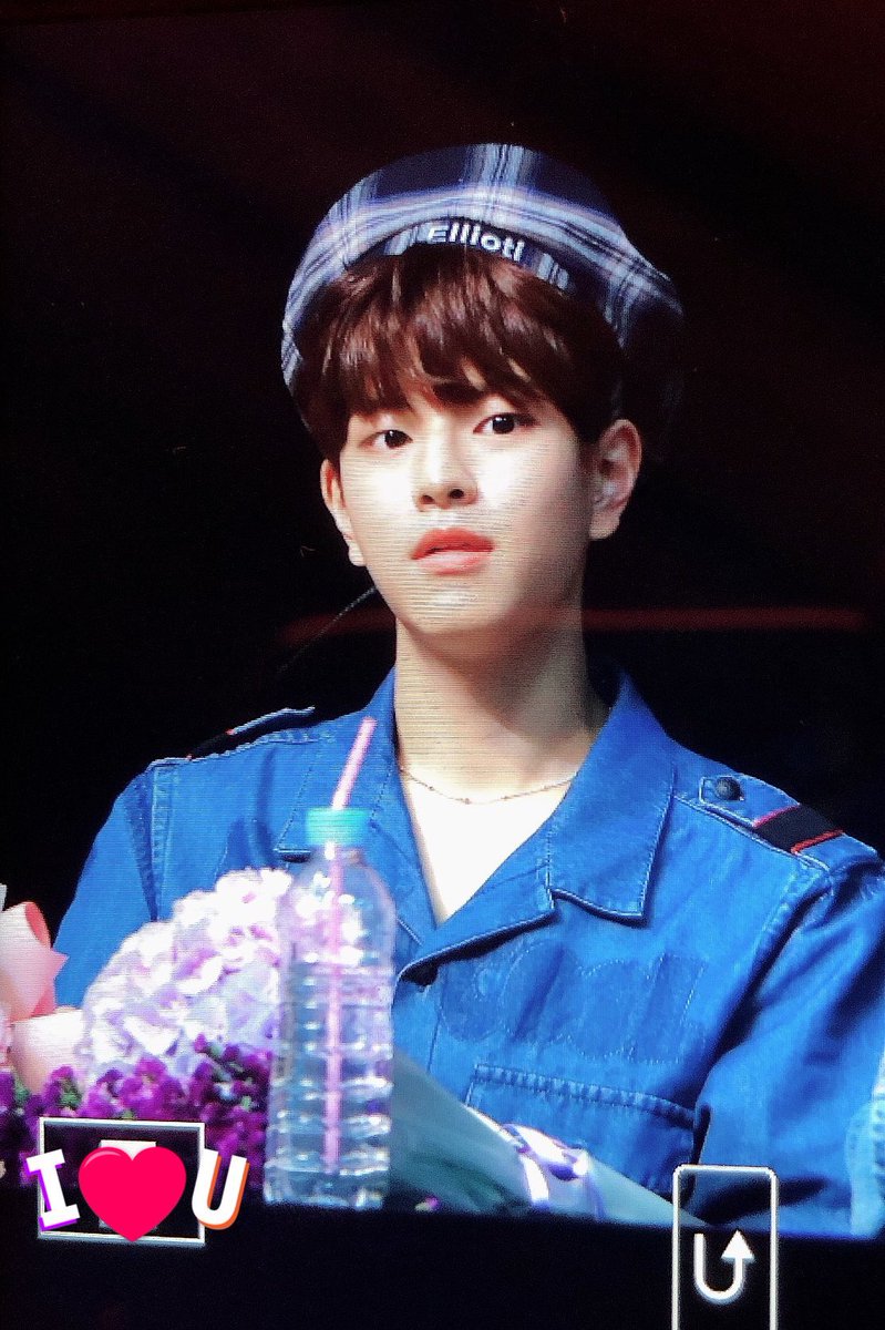 SeungminBRA's tweet photo. #PREVIEW | 05.07.19

Seungmin durante o fansign em Yongsan.

cr. somuch_min

#SEUNGMIN #승민 #StrayKids #스트레이키즈 @Stray_Kids https://t.co/54WMlNqrhc