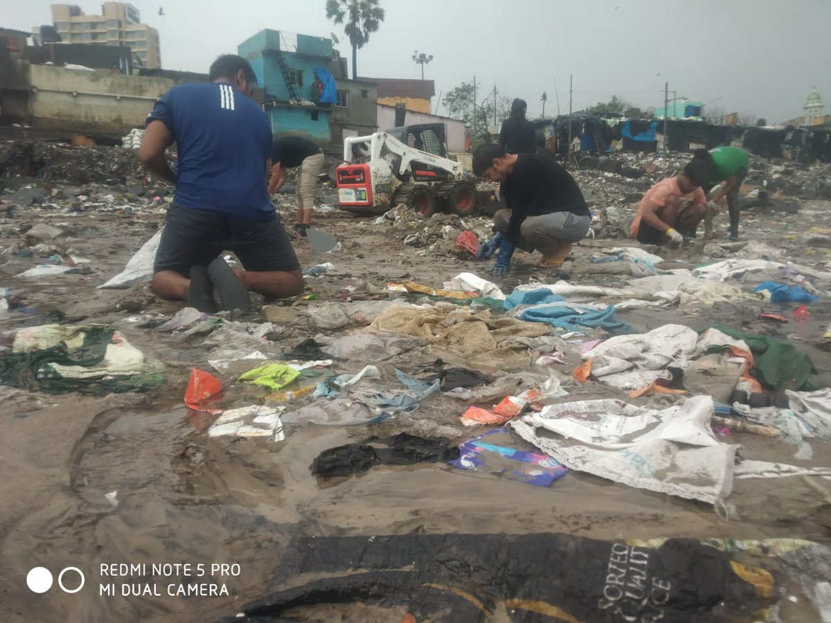 AfrozShah1's tweet photo. Week 194

Marathon Cleanup with @mybmcwardKW - 6 am to 8 pm

This is all we can do for Mother nature and our ocean

Plastic pollution affects:

- marine macro organism like turtle ,  seabirds

- marine micro organism like prochlorococcus - which produces oxygen for us

Our bit. https://t.co/ctduQbr2LS