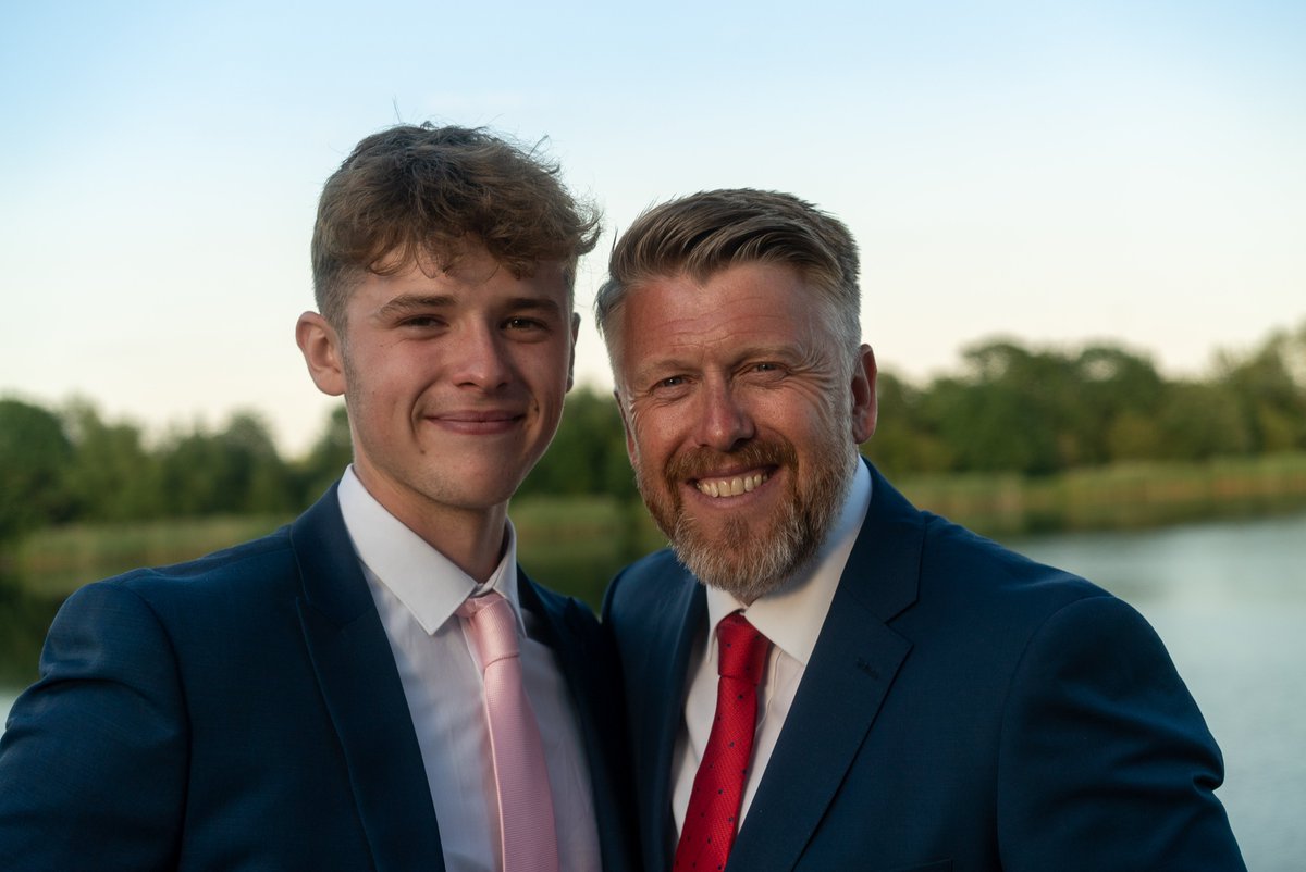 RoofingToday's tweet photo. Congratulations from @RoofingToday to Oscar Miller #WINNER of the @BMIUKandIreland #Apprentice of the Year 2019 #AOY19 A credit to @theroofingcorp &amp;  @lcb_roofing 🔨🥇🏆 https://t.co/IqPlCpifOy