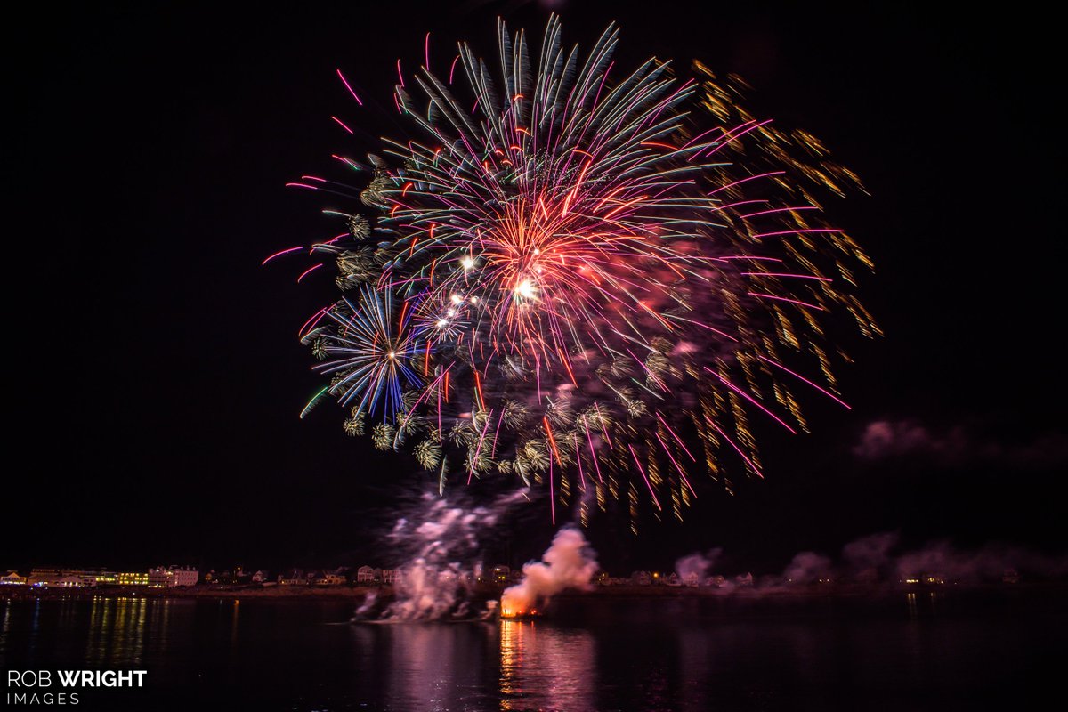 York Beach 4th of July fireworks display in four colorful, streaky photographs. #Maine #MEwx