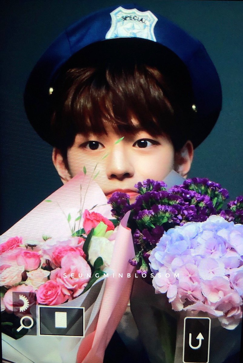 SeungminBRA's tweet photo. #PREVIEW | 05.07.19

Seungmin durante o fansign em Yongsan.

cr. seungminblossom

#SEUNGMIN #승민 #StrayKids #스트레이키즈 @Stray_Kids https://t.co/OORNCwRNnA