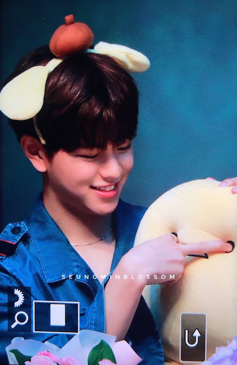 SeungminBRA's tweet photo. #PREVIEW | 05.07.19

Seungmin durante o fansign em Yongsan.

cr. seungminblossom

#SEUNGMIN #승민 #StrayKids #스트레이키즈 @Stray_Kids https://t.co/OORNCwRNnA