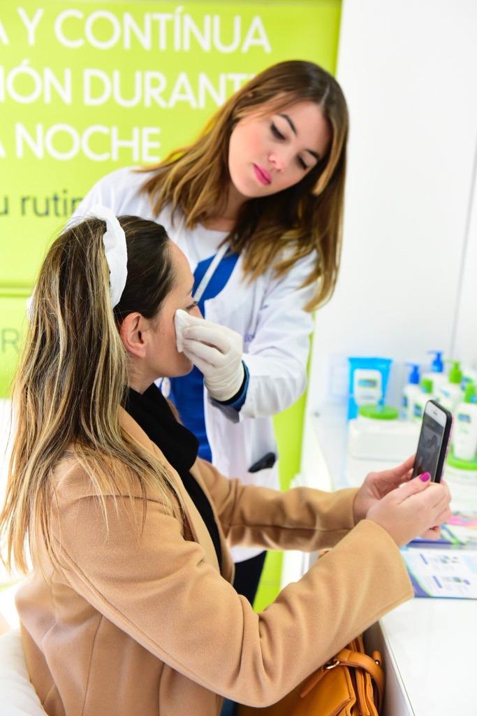 VientoCC's tweet photo. Evento PR + Influencers en el Cetaphil SkinLabTruck https://t.co/vsdPNA03KU