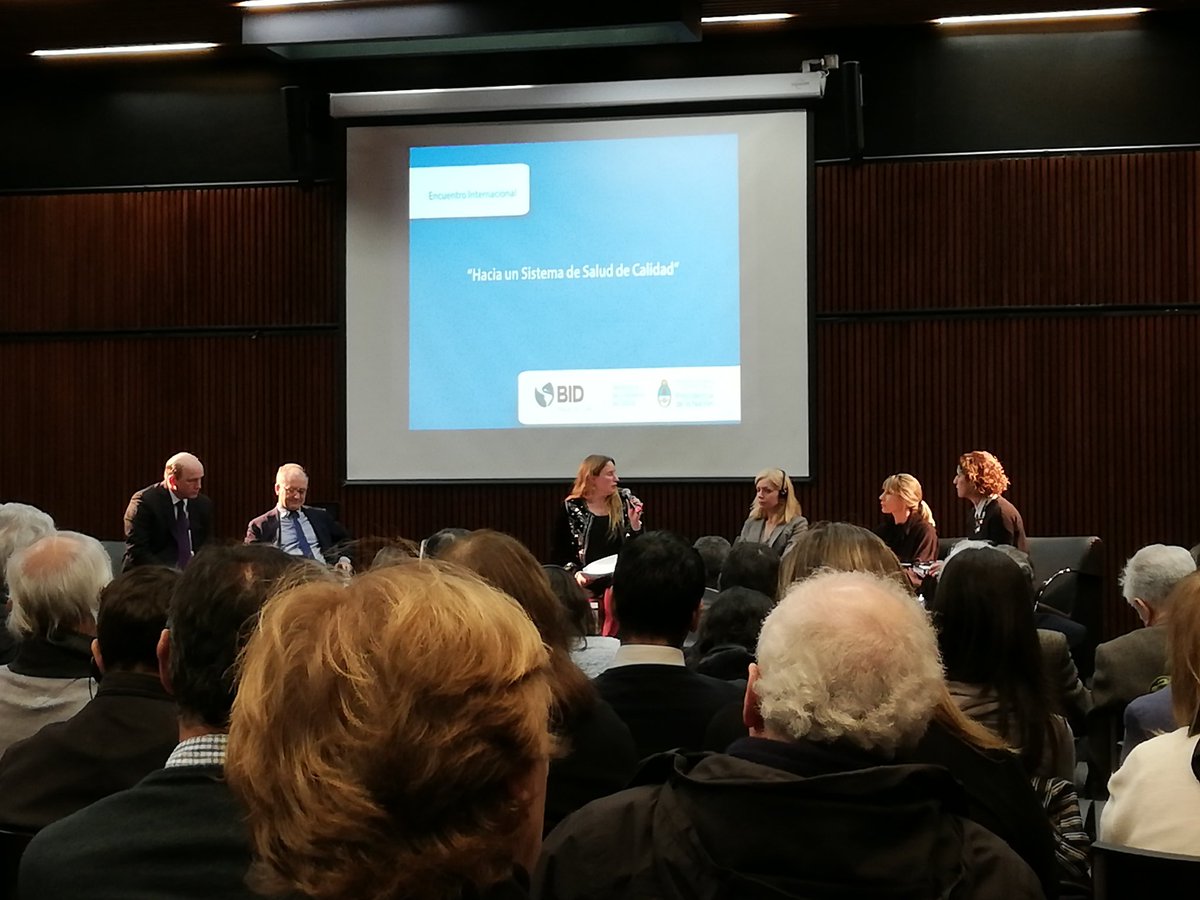 S_Esteban_'s tweet photo. Reflexiones sobre la presentacion de @mkruk por parte de @Marientweeter

Con @egarciaelorrio @RubinsteinOk https://t.co/iaGImSKota