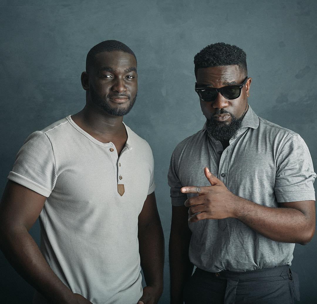 Bra_Perucci's tweet image. This is #franklingyanjr the creative brains behind @IamKingPromise’s #AsPromised Afrocentric album cover. He’s a product of #KNUST &amp;amp; @KwabotweOnline.  #braperucci