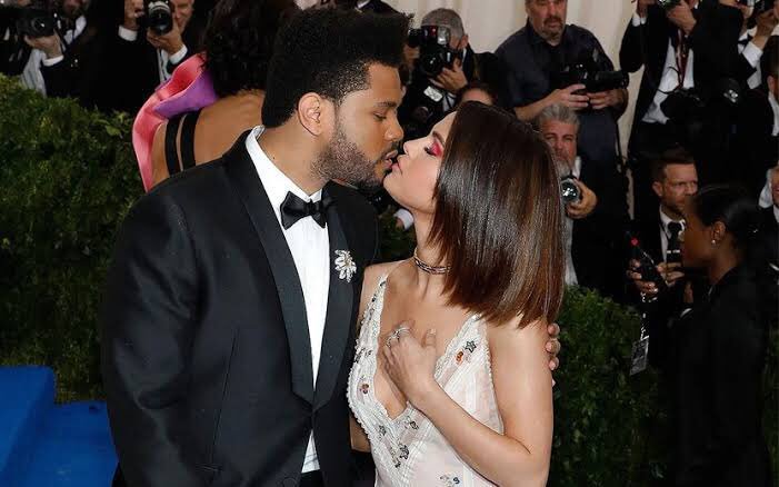 sckrrpunch's tweet photo. imagens da Selena Gomez tratando bem os animais https://t.co/A6bKXFU9mL