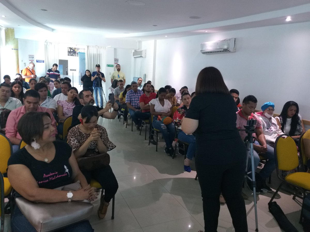 ROBERMARTINEZMU's tweet photo. @PlaneaVpar inicia un nuevo taller de #MarketingDigital en las instalaciones del Hotel Vajamar... más de 70 personas aprendiendo y reflexionando sobre economía creativa. https://t.co/AYIUzYaLXK