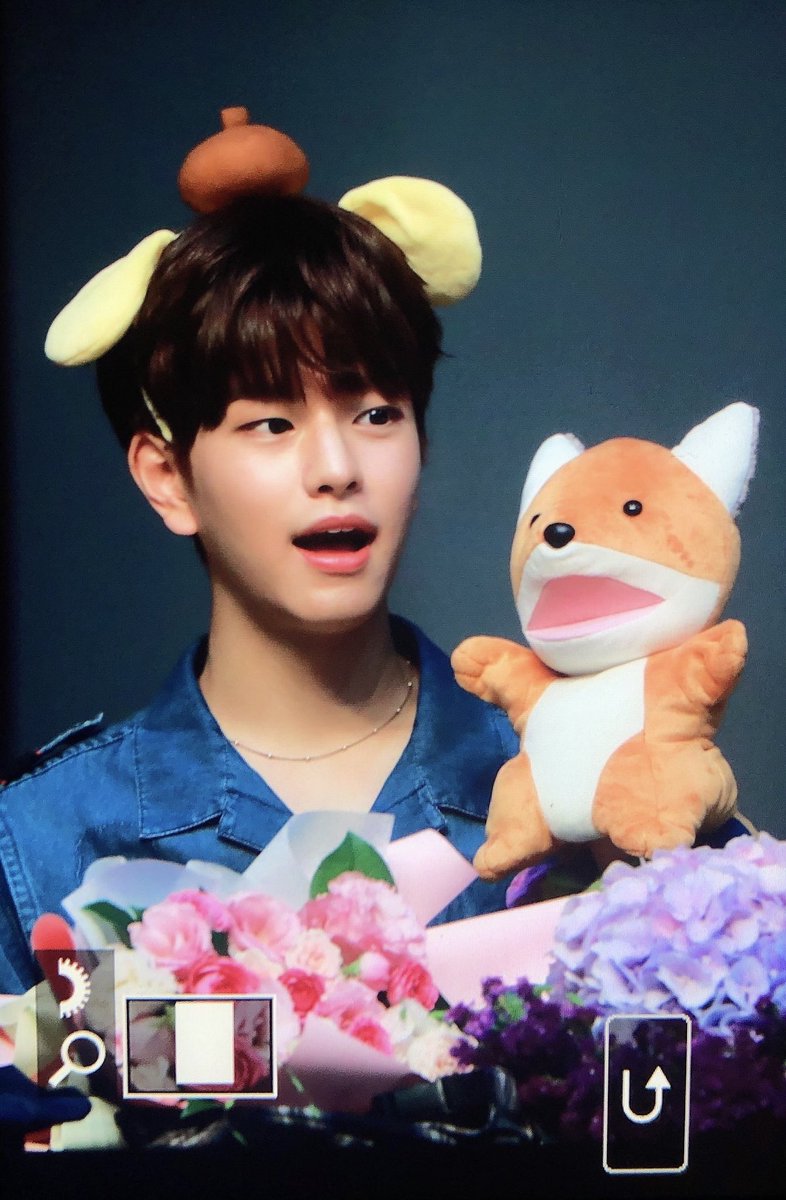 SeungminBRA's tweet photo. #PREVIEW | 05.07.19

Seungmin durante o fansign em Yongsan.

cr. seungminblossom

#SEUNGMIN #승민 #StrayKids #스트레이키즈 @Stray_Kids https://t.co/sWZKhhsHDK