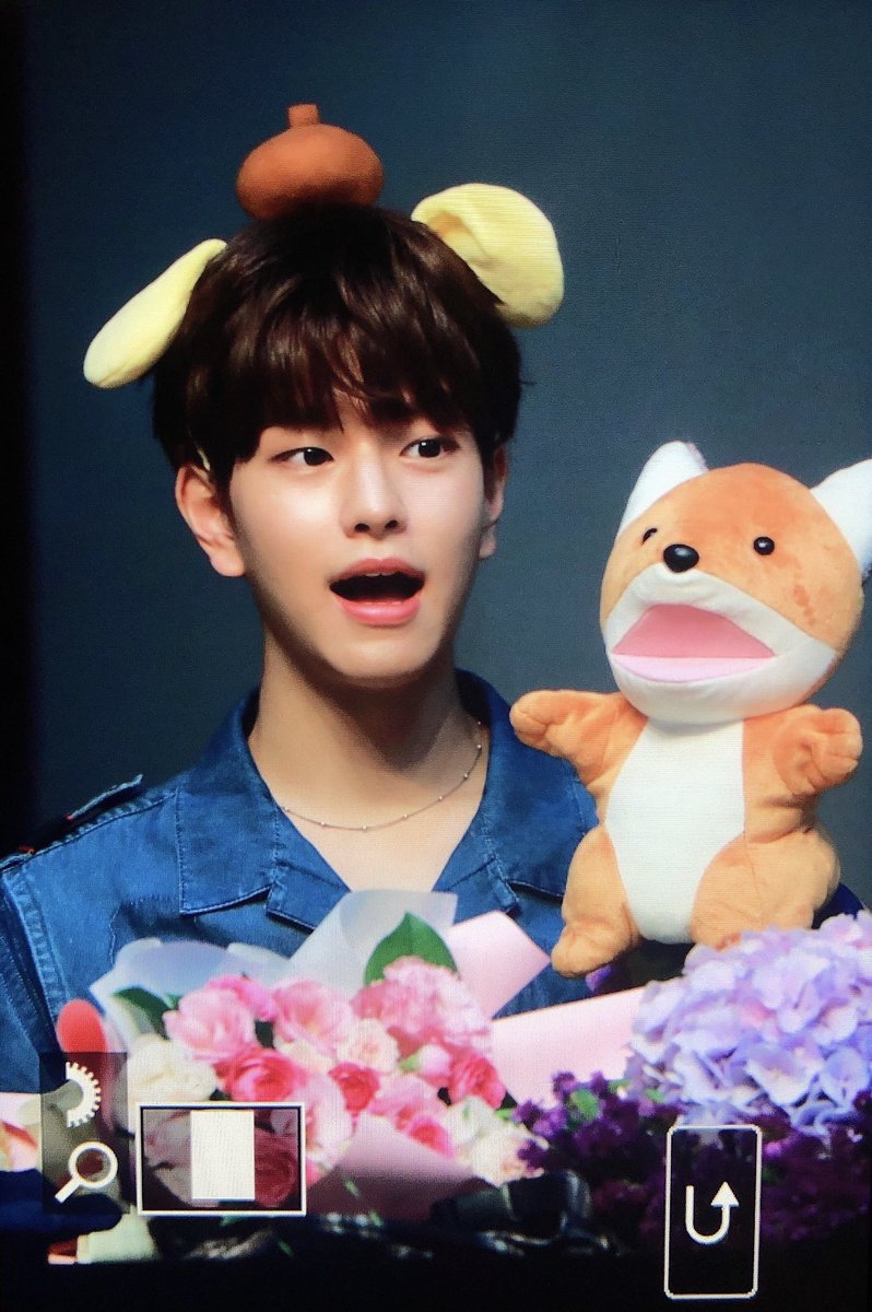 SeungminBRA's tweet photo. #PREVIEW | 05.07.19

Seungmin durante o fansign em Yongsan.

cr. seungminblossom

#SEUNGMIN #승민 #StrayKids #스트레이키즈 @Stray_Kids https://t.co/sWZKhhsHDK