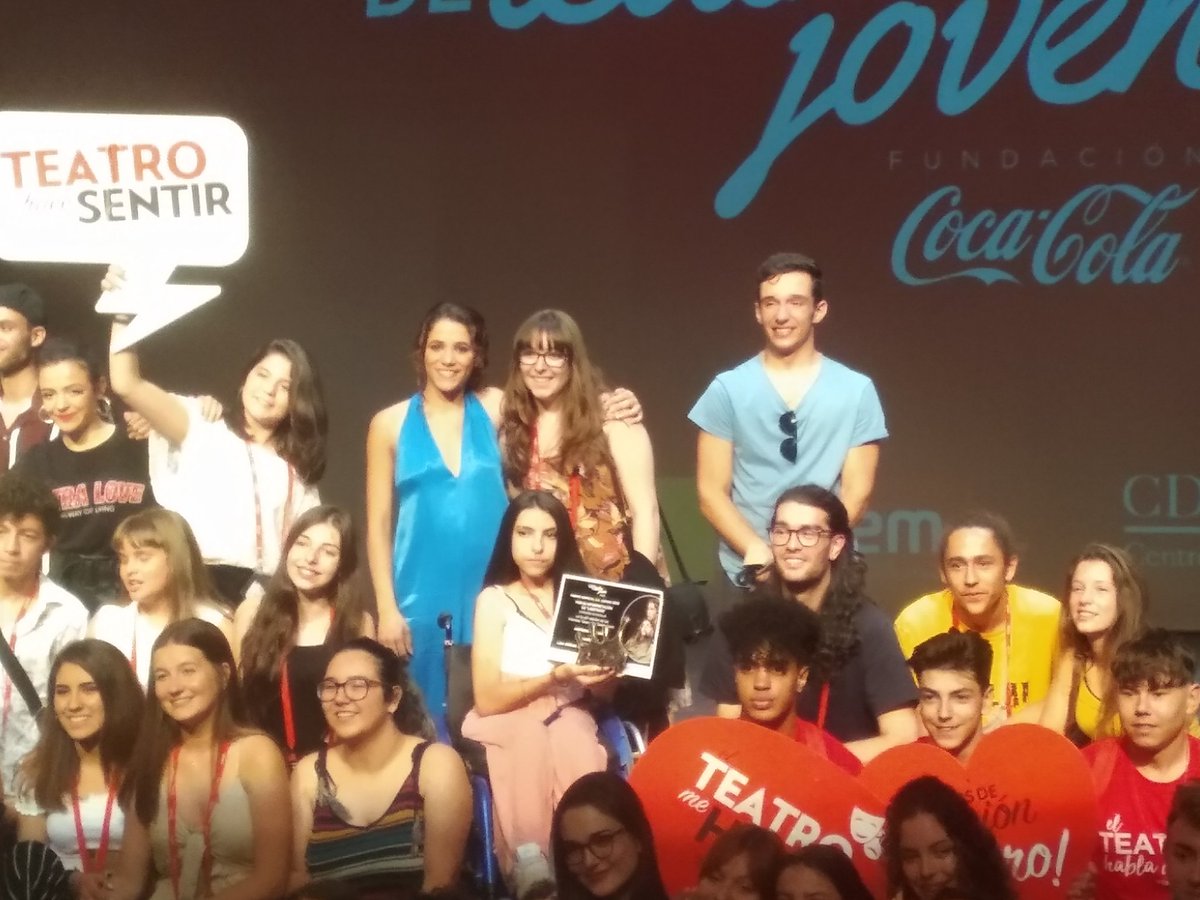 LaNaveArgo's tweet photo. En la Gala Nacional de los Buero Vallejo! Disfrutando de algo enorme! Felices de lo que han vivido nuestros actores, de lo que han aprendido y del premio a nuestra Paula! Viva el teatro!! Gracias @CocaColaCo_es!! #PremiosBuero #pasiónargonauta #limonescastilloscabellosytenientes https://t.co/qEuSlQCz2U