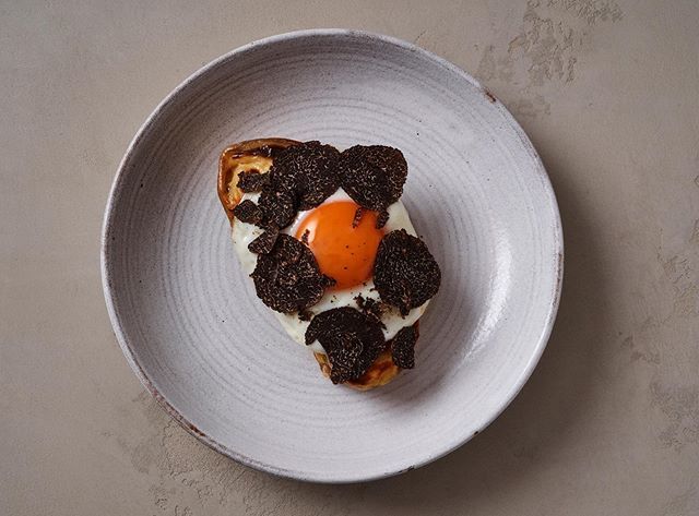 An exciting new offering is launching at HIDE this month and this gorgeous croque monsier is part of it. Stay tuned! #hidelondon #michelinstar #olliedabbous #foodie #truffles #egg #brunch #breakfast #foodstagram #londonfood #food #foodphotography photo c… ift.tt/2RXnV3O