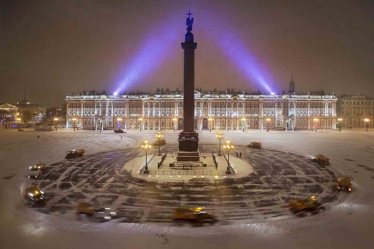 HyggeQueen1's tweet photo. 'Red Square is abuzz with Russian and Asian tourists, a few old Gypsies, ‘guides’ trying to swindle roubles from the gullible, and even a Speakers’ Corner!
Tilly does Russia!'
https://t.co/MoX2F3pz3h
@DixTilly @VisitPetersburg @VisitMoscow
#travelwrite
#FromRussiaWithLove https://t.co/CSwRt5LKnz