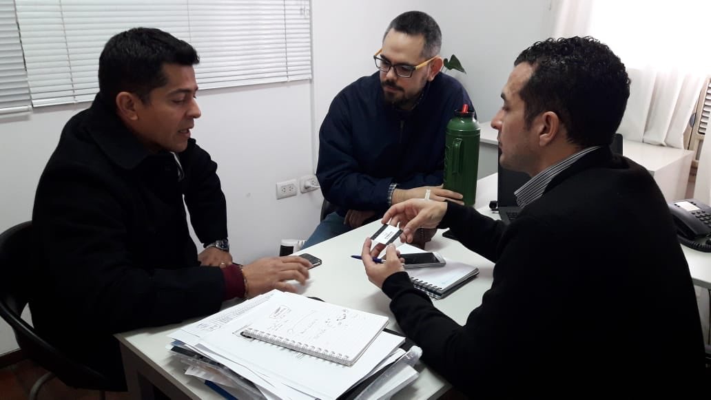Estrategias_Ch's tweet photo. ✔️El Subsecretario @darioroveda recibió la visita del empresario local Sebastián Starcevich propietario de @deco_mis quien nos comentó el increíble 👏🏽👏🏽trabajo de muebles personalizados que realizan en su firma. Construimos un mundo de posibilidades para las #PyMEs #chaqueñas. https://t.co/IOTM4mHttf