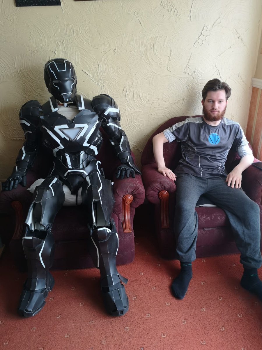 Joseph38456086's tweet photo. Iron man 3 vibe. 

#ironman #tonystark #ironmanarmor #ironmancosplay #marvelcosplay #armor #foamsmith #marvel #avengers #endgame #evafoam #cosplay #cosplayer https://t.co/CnWXxiTS6J