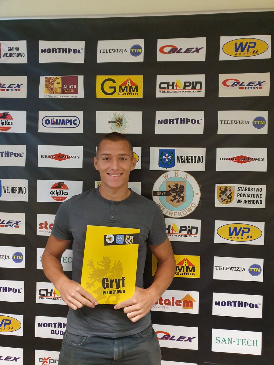 Kolejne wypożyczenie z @ArkaGdyniaSSA! Witamy w Gryfie Szymona Nowickiego. Zawodnik poprzedni sezon spędził w <a href="/ChrobryGlogowSA/">Chrobry Głogów</a>.
Powodzenia! 💛💪🖤