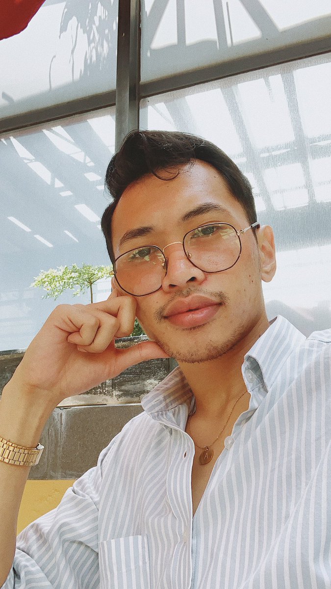 evezevangelista's tweet image. UHC IRR consultation break earlier today to lowkey flex the feathery brows for days c/o @thebrowcodeph ✨👌🏻