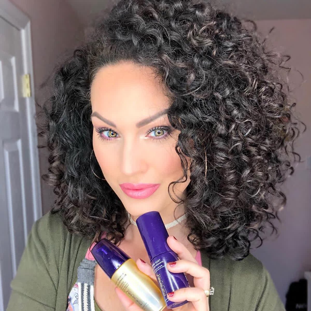 Pai_Shau's tweet photo. Curls on (voluminous) curls on (shiny) curls! 
@theglambelle says our Texture Dust is her secret weapon for awesome volume, and Biphasic Infusion for instant shine. Major #curlcrush! https://t.co/kcwN4xRuIE