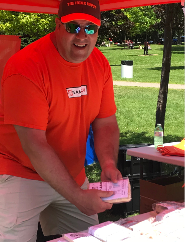 MarkGettyHD's tweet photo. Last weekend some of our amazing associates held a special edition of our Kids Workshop series at the Cobourg Waterfront Festival. Over 400 kids participated - thanks team for helping support the next gen of builders! #diyworkshops #summerfun #FridayFeeling https://t.co/scRugzL97t