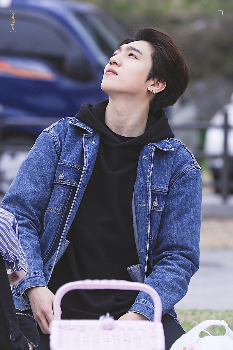 gajae6's tweet photo. Lagi piknik di Hangang
Sungjin: "Yang, liat, cakepan aku apa bunga?"
Gajae: "Cakepan akuuuuuuu"
Sungjin: "BODO AMAT, GAK LIAT! GUA DENGAK!!!!"
#mdsd #MyDaySelcaDay #mydayhalu #mydaycantik #sungjinsongong
#MGMAVOTE #DAY6 @day6official https://t.co/NTVA69SkSu