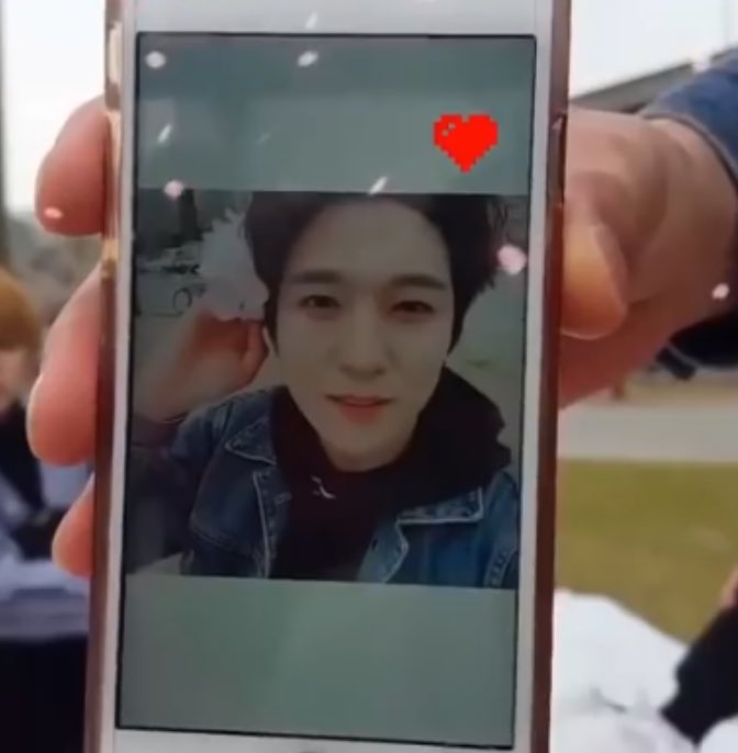 gajae6's tweet photo. Lagi piknik di Hangang
Sungjin: "Yang, liat, cakepan aku apa bunga?"
Gajae: "Cakepan akuuuuuuu"
Sungjin: "BODO AMAT, GAK LIAT! GUA DENGAK!!!!"
#mdsd #MyDaySelcaDay #mydayhalu #mydaycantik #sungjinsongong
#MGMAVOTE #DAY6 @day6official https://t.co/NTVA69SkSu