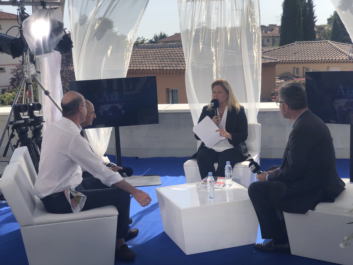 JF_Rimoux's tweet photo. Comment renouer la confiance?
@deLABRELIE @Eric_R_Lombard @hchevrillon @bfmbusiness #rex2019. https://t.co/BUBLJNXuRc