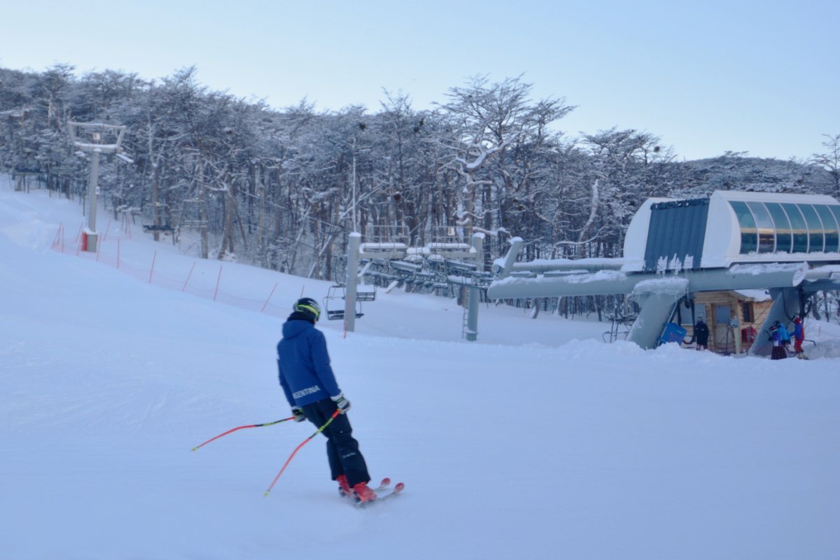 TurismoTDF's tweet photo. ¡La temporada de esquí y snowboard comenzó con un marco de nieve espectacular!  ❄☃⛸🎿🛷⛷🏂 #VamosALaNieve #VamosAUshuaia #FinDelMundo #TierraDelFuego #Invierno2019 #BuenViernes #Ushuaia https://t.co/jsooft1ZM1