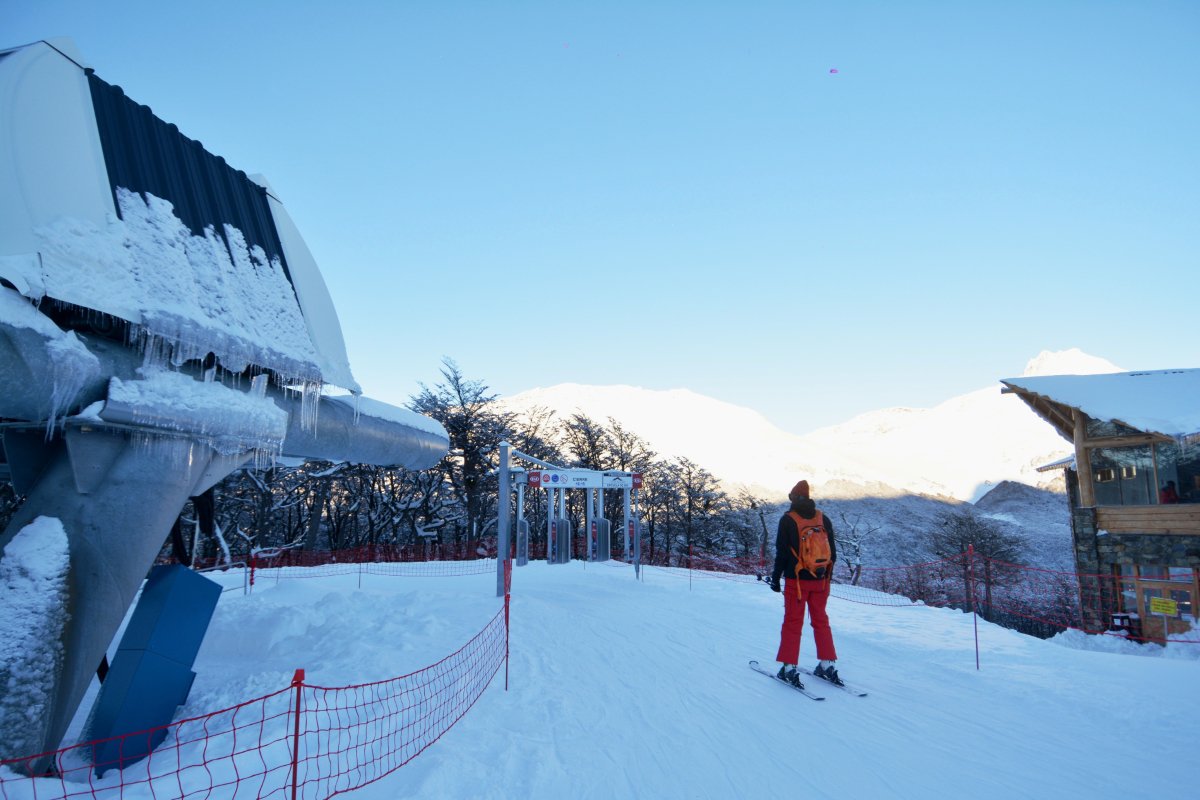 TurismoTDF's tweet photo. ¡La temporada de esquí y snowboard comenzó con un marco de nieve espectacular!  ❄☃⛸🎿🛷⛷🏂 #VamosALaNieve #VamosAUshuaia #FinDelMundo #TierraDelFuego #Invierno2019 #BuenViernes #Ushuaia https://t.co/jsooft1ZM1