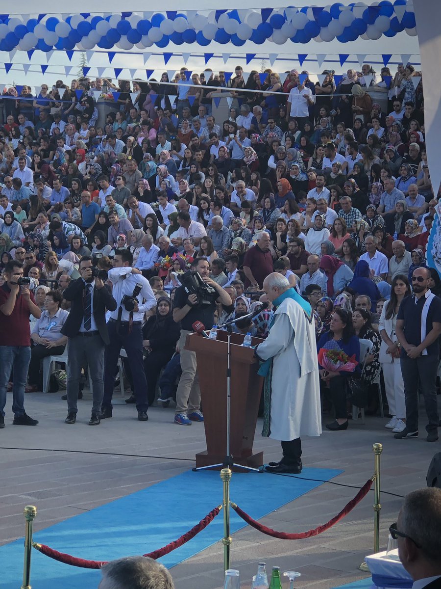 NOHUTarimBut's tweet photo. Mezuniyet coşkusu başladı ve devam ediyor, 2019 yılı mezunlarımızın yolu açık olsun...#NiğdeMezuniyetCoskusu NiğdeMezuniyetCoskusu https://t.co/JbpM65fDw4