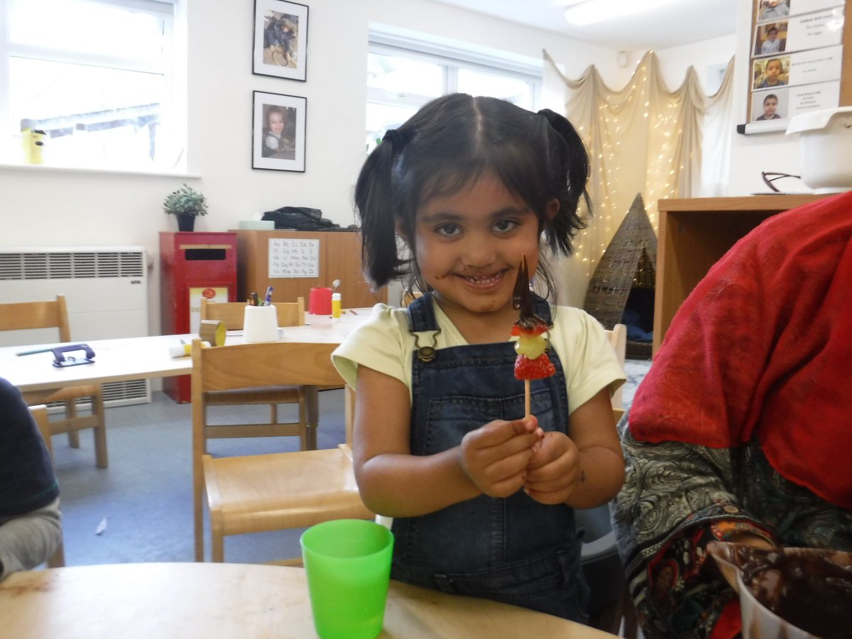 lilycroft's tweet photo. Yummy fruit kebabs!
https://t.co/UMzkoI8l06  #nursery #numeracy #WorldChocolateDay https://t.co/hEv3KJIPbz