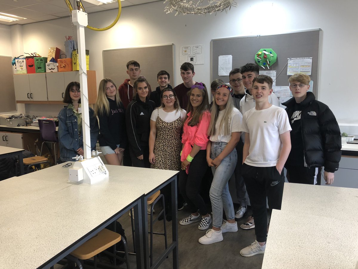 PortyScience's tweet photo. Miss Pierpoint and her last DCT class with 5H before they get new teachers next year. Jack Forbes is not very happy about it. #jacketsoff #phonesaway https://t.co/T8LqGvr1Hu