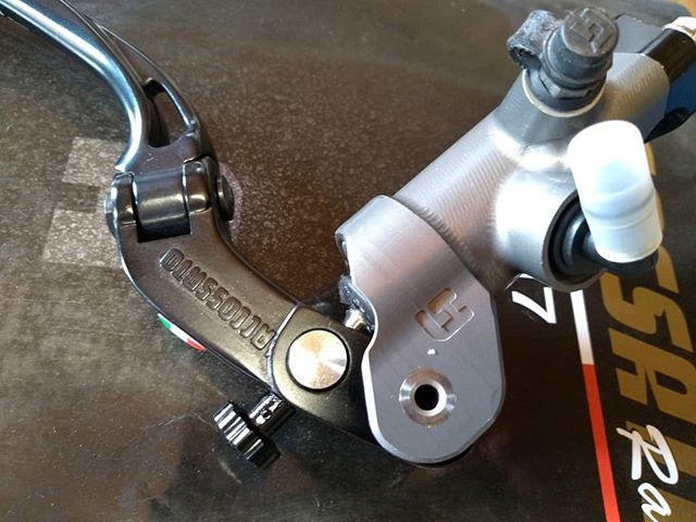 BDSRacing's tweet photo. @accossato_racing billet cnc machined brake cylinders. Not as much as you might expect! @bdsracing1 #accossato #brakemastercylinder #cncmachining #bdsracing #talanracing https://t.co/bgC9oNy6XZ https://t.co/TzdDVZFfEo
