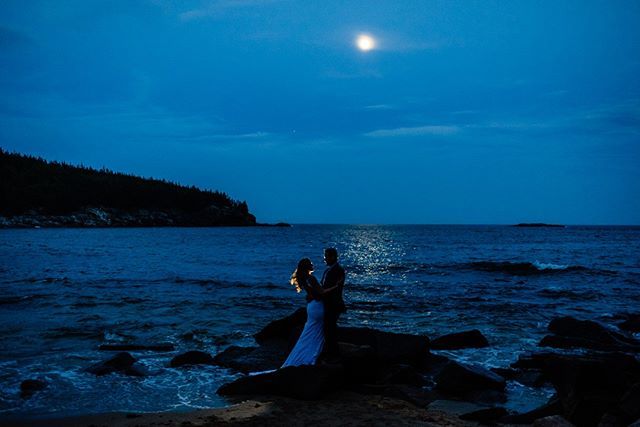 bethanyanddan's tweet photo. 🎵 I'm being followed by a moon shadow. Mooooooon shadow moon shadow. 🎵⁠
⁠
⁠
⁠
#mainewedding #marryinmaine #maineweddingphotographer #maine #newenglandwedding #weddingday #weddingphotographer #destinationwedding #destinationweddingphotographer #ow… https://t.co/lbVJcjs41x https://t.co/POj78EbKLP